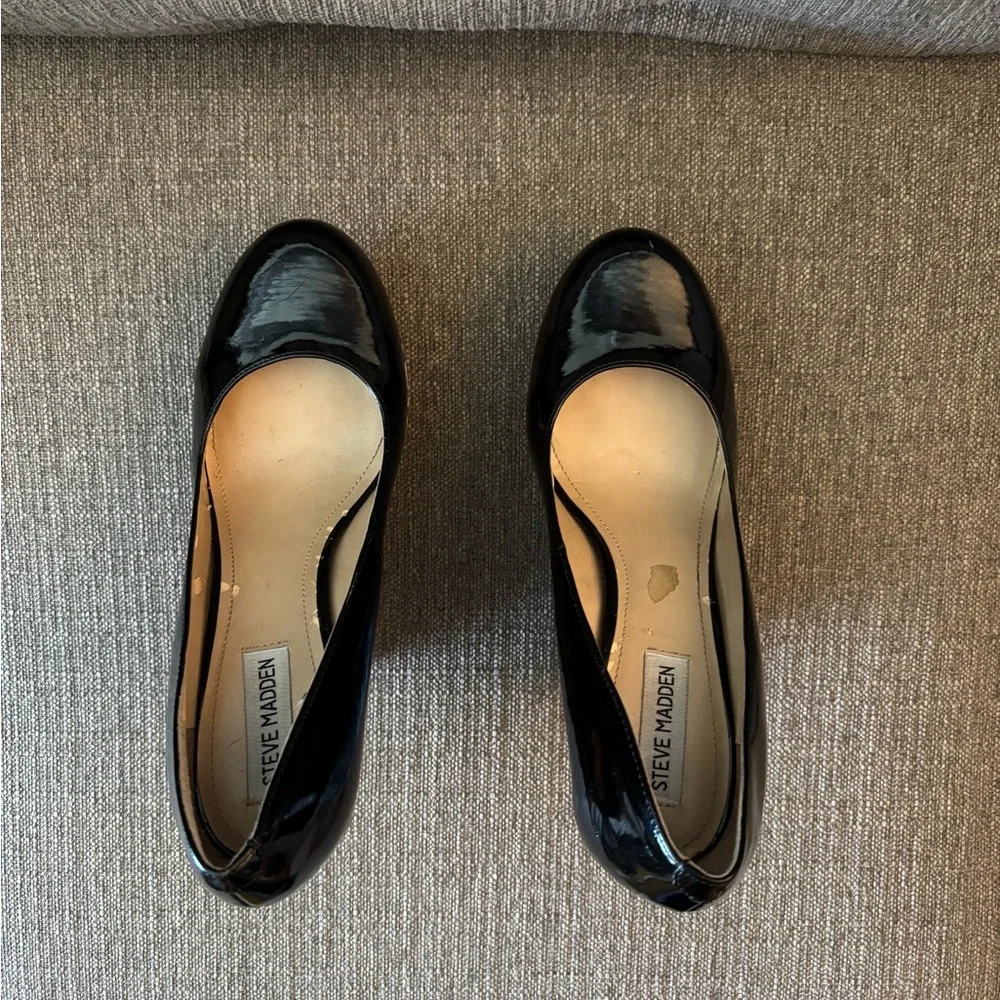 Steve Madden Black Wedges with Multicolor Pattern, Size 10 - Picture 7 of 9